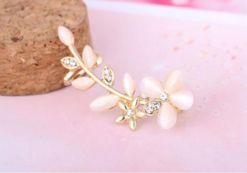 Korean Style Rhinestone Flower  Cat s Eye Stone Ear Clip Earrings