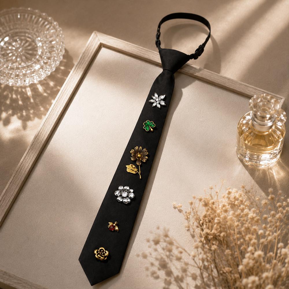 Gothic Punk Ladies Tie With Clover Decor For Cosplay And Photoshoots