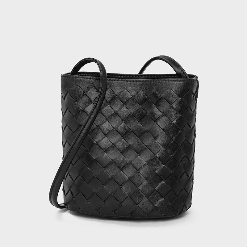 Autumn Small Bag Women'S Shoulder Messenger Bag Women'S Bag Commuter Woven Fashion Bucket Bag
