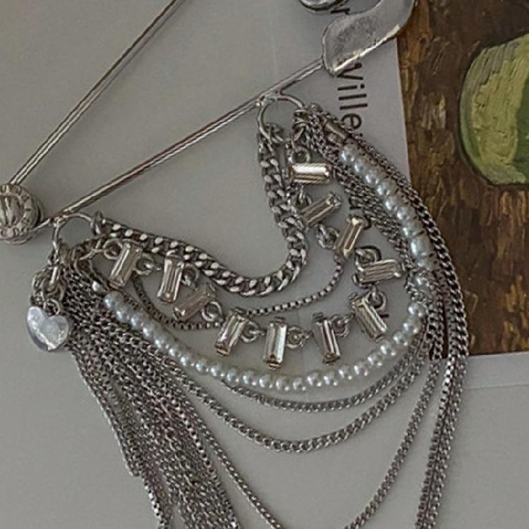 Perlenbesetzte Kettentasseln Brosche Anstecknadel Legierungsschmuck Retro-inspirierter dekorativer Akzent für Kleidung Taschen Mützen