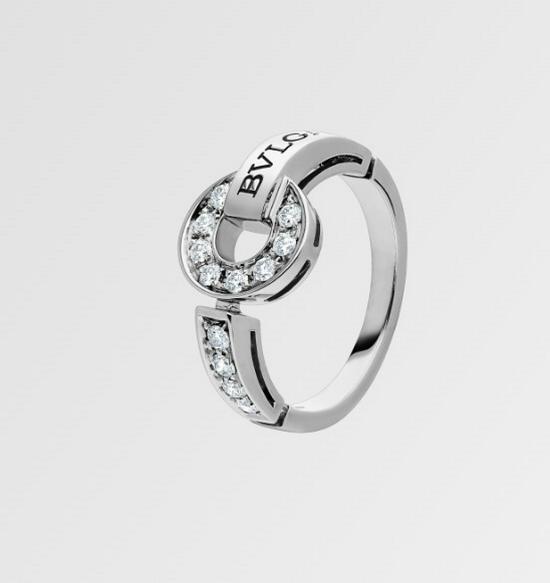 Baojia High-End 925 Silver Coin Mother-of-Pearl Agate Reversible Chalcedony Ring with Full Diamond Round Cake Design.