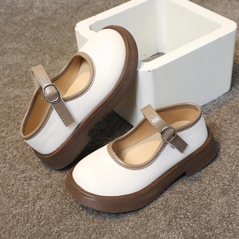 

Детские мокасины для девочек, кожаная обувь, весна, корейский PU 2024, новые милые детские туфли принцессы с застежкой-липучкой и круглым носком, нескользящие повседневные туфли 26 бежевый