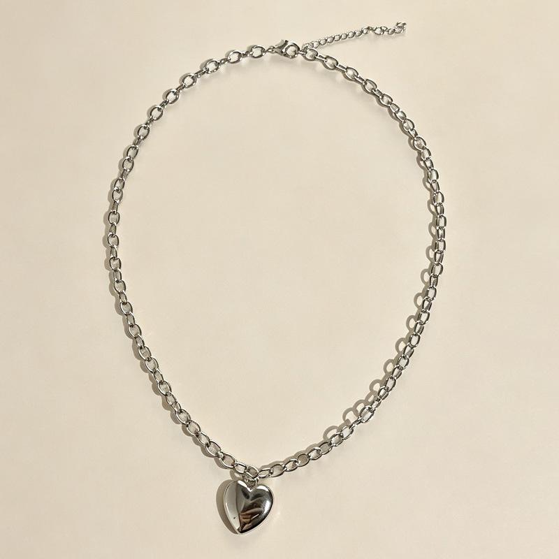Y2K Retro Heart Chain Necklace for Women - Thick, Versatile Clavicle Accessory in Cold Hip Hop Style