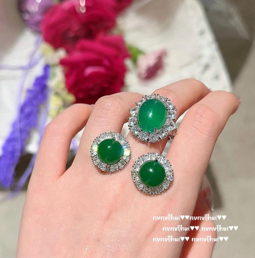 Chalcedony Flower Gemstone Ring, Rich Woman'S Happiness, Plated With 18K Gold, Malachite Green Water Drop Zircon Earrings.