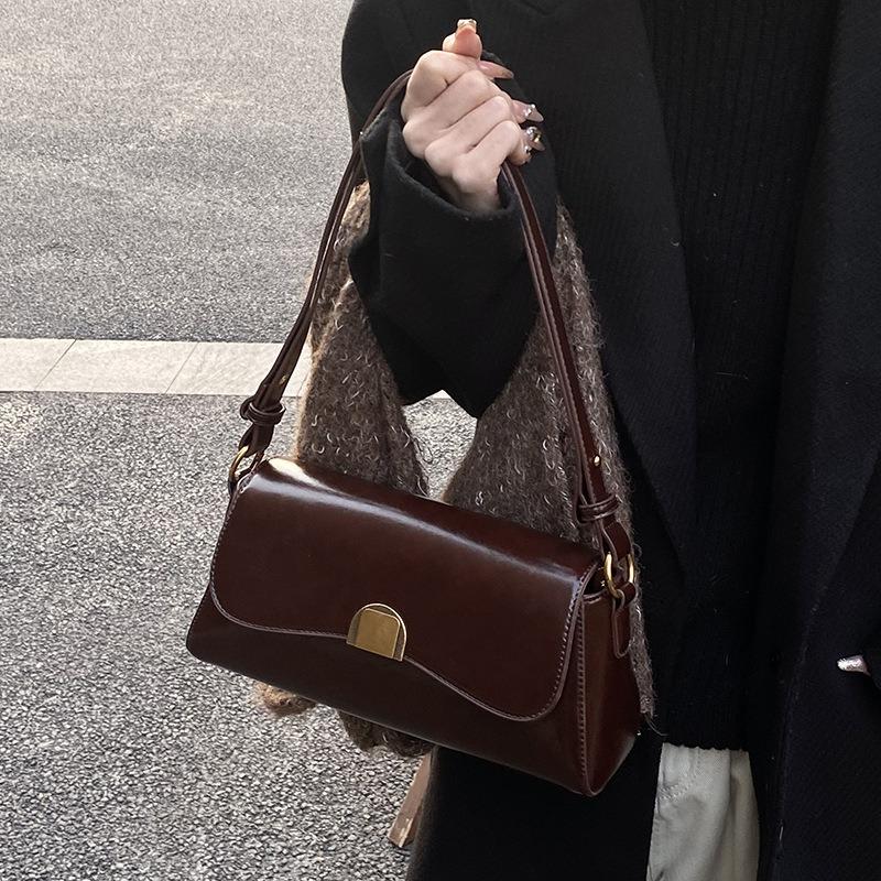 High-quality fashion high-end oil wax leather underarm baguette bag women's versatile simple solid color personalized shoulder bag