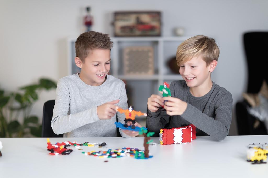 Plus-Plus blocks. Learn to build. 600 pieces.