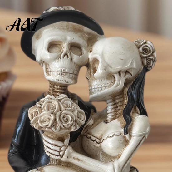 Unique Commemorative Wedding Gifts Gothic Skeleton Couple Figurine, Spooky Resin Halloween Skull Lover Statue, Day of Engagement Gift The Dead