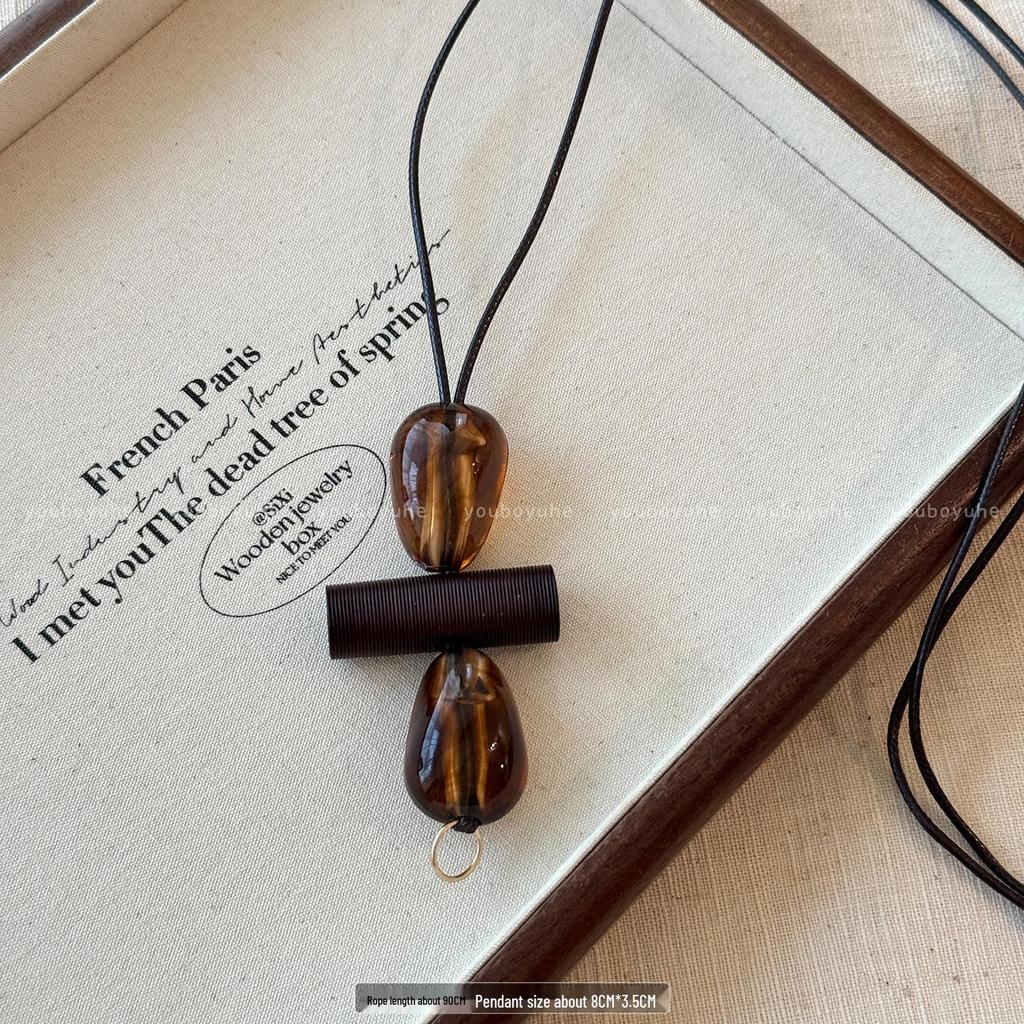 New Chinese-Style Water Drop Necklace: High-End Retro Sweater Chain, Simple and Versatile Accessory for Women.