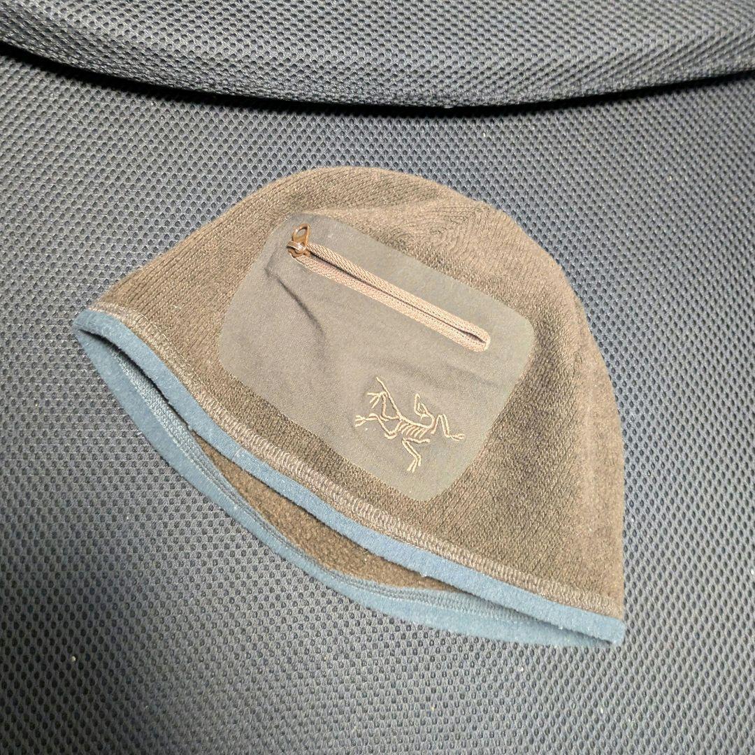 Used Good color ARC TERYX beanie brown knit with zip