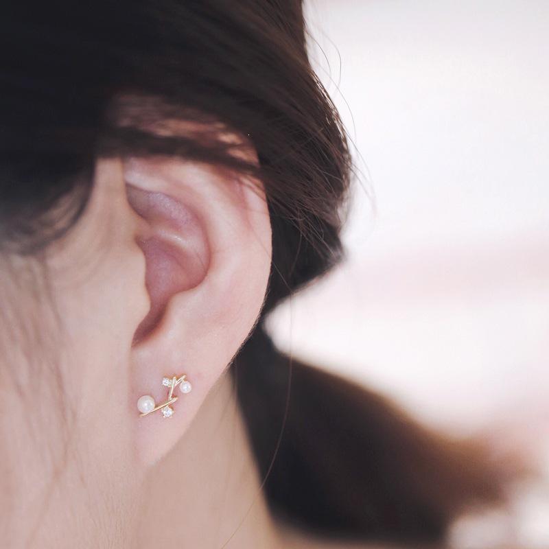 14K Gold-Plated Silver Earrings with Pearls – Niche Design for Women, Creative and Stylish