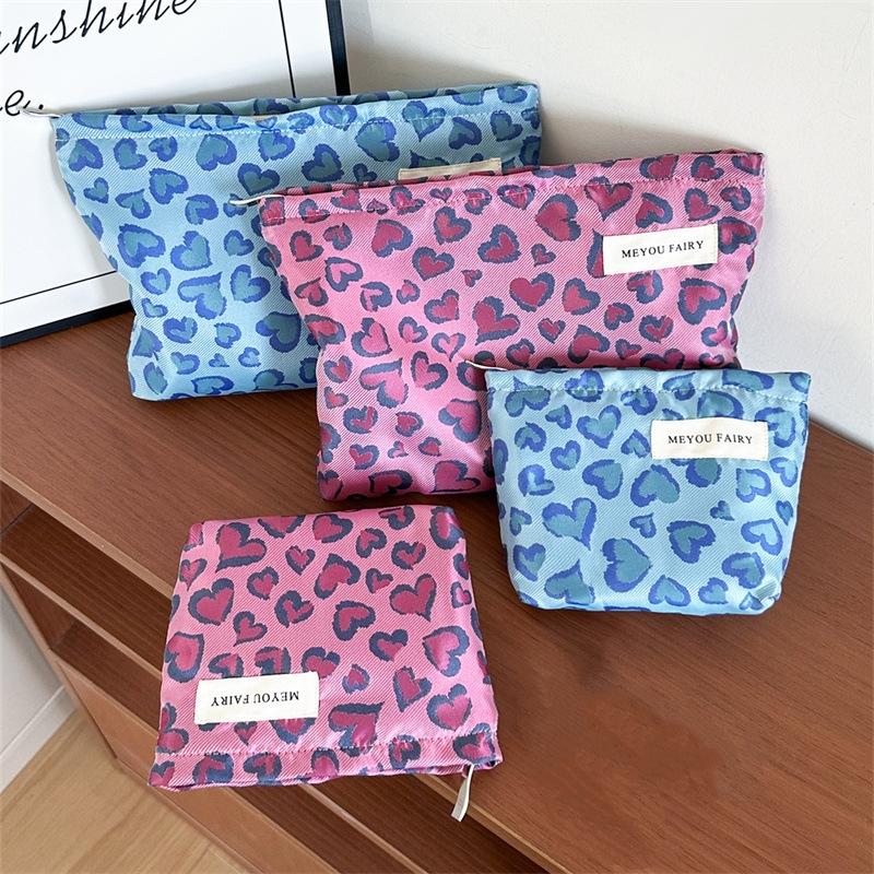 Heart Pattern Cosmetic Bag Portable Leopard Print Makeup Bag High-Capacity Makeup Bag Lightweight For Suitcase Travel Business