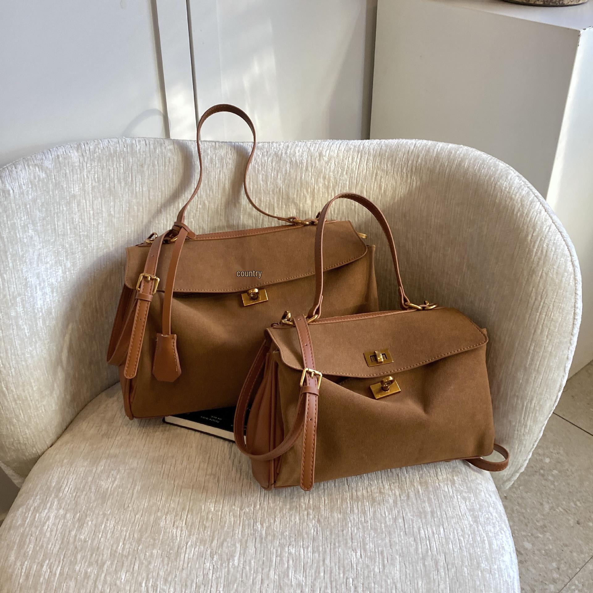 

2024 Містка матова сумка-тоут: Жіноча модна сумка кросбоді та на плече для поїздок на роботу та родео Large коричневий