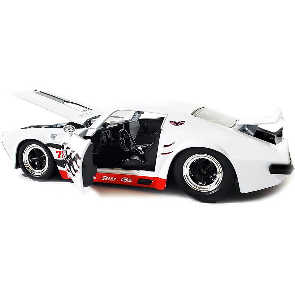 Pontiac Firebird 1972 1:24 Scale Diecast Vehicle (White)