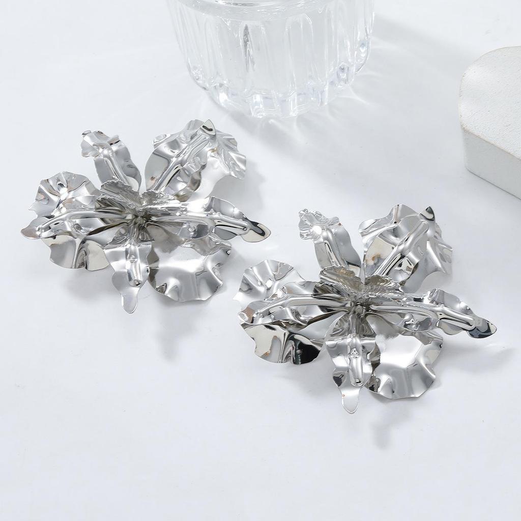 Luxurious Gold & Silver Alloy 3D Flower Earrings