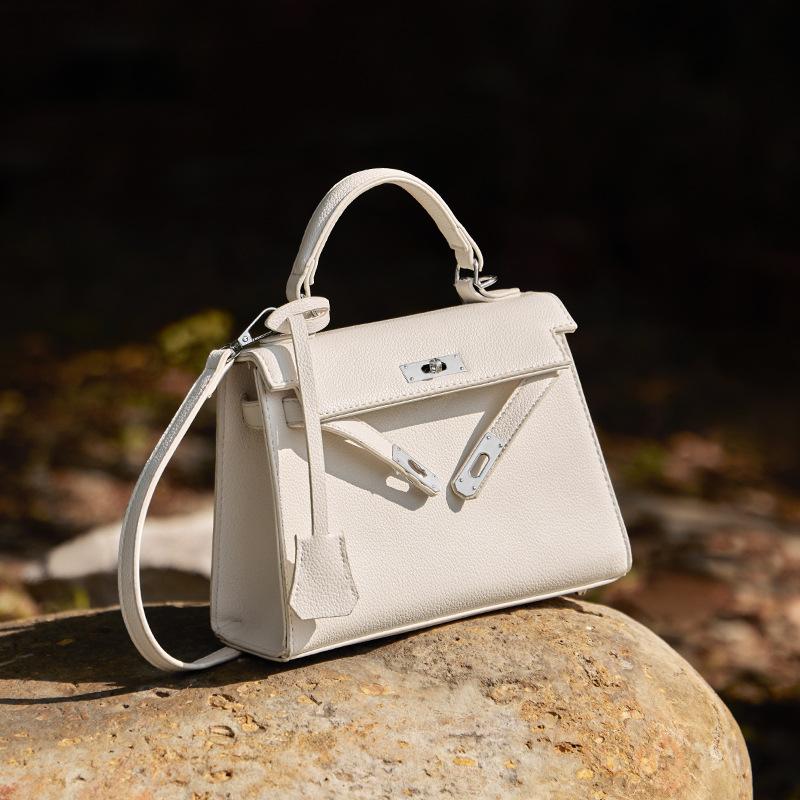 

Fashionable High-End 2025 New Handbag for Women, Niche Light Luxury Simple Platinum Kelly Bag, Versatile Crossbody Bag Long20CM、Wide9.5CM、Hi