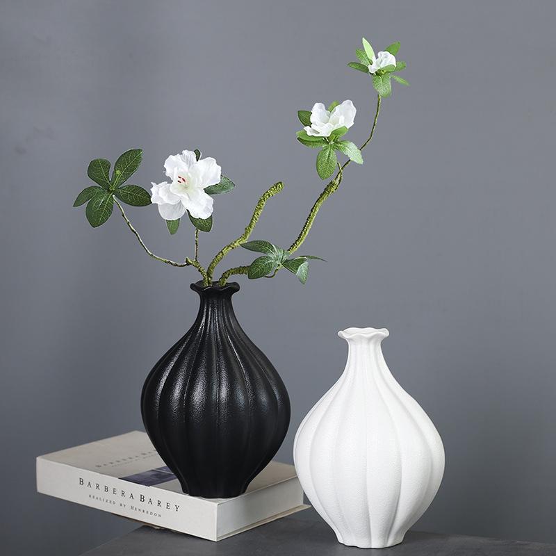 European-Style Exquisite Ceramic Vase, Nordic Style Minimalist Home Furnishing Soft Ornament, Water Raising Flower Arrangement Device