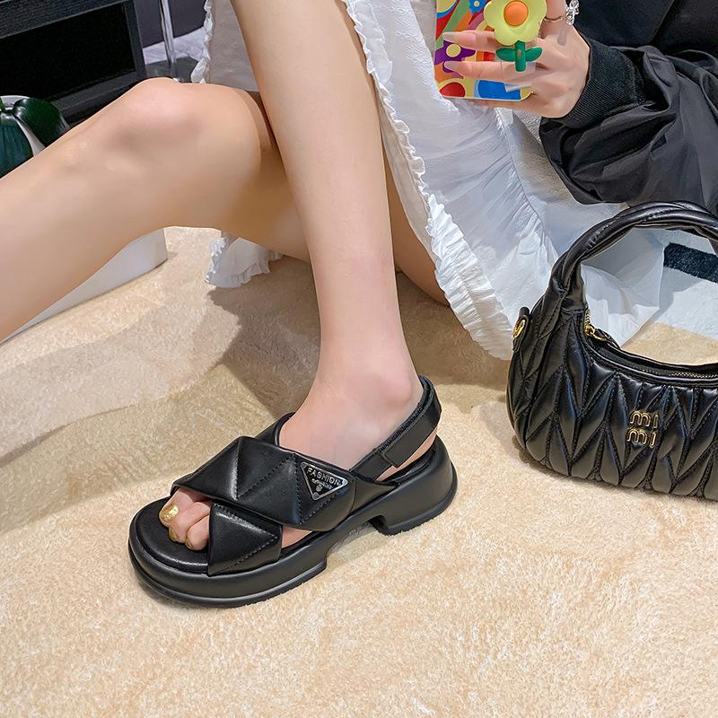 

Мягкое увеличение высоты на 5 см~ Облака пересекаются с сандалиями Женщины носят повседневные пляжные сандалии на толстой подошве летом 39