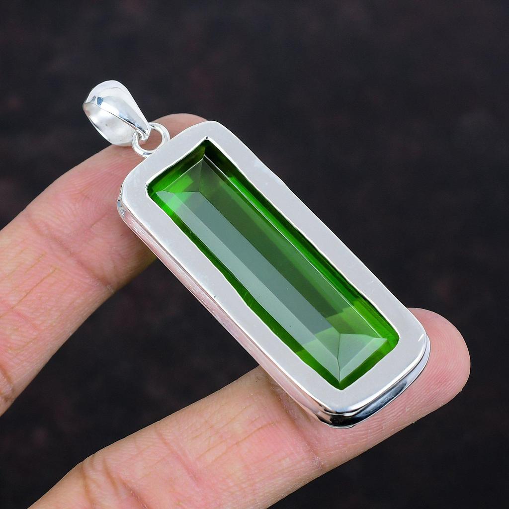 Facettierter Peridot Anhänger handgefertigter Edelsteinanhänger 925 Sterlingsilber Anhänger zarter Schmuck einzigartiger Anhänger Geschenke für Frauen Silberschmuck