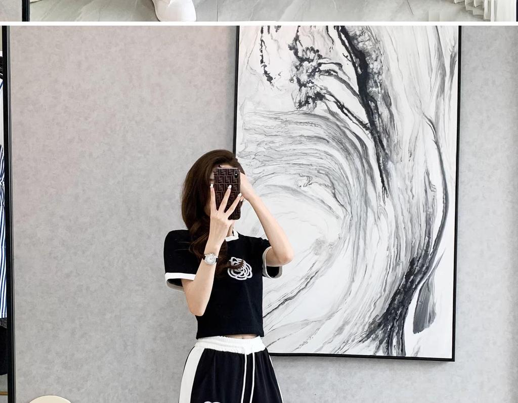 Elegant Women's Summer Casual Suit: Stylish Wide-Leg Pants Two-Piece Set for an Age-Reducing Street Style.