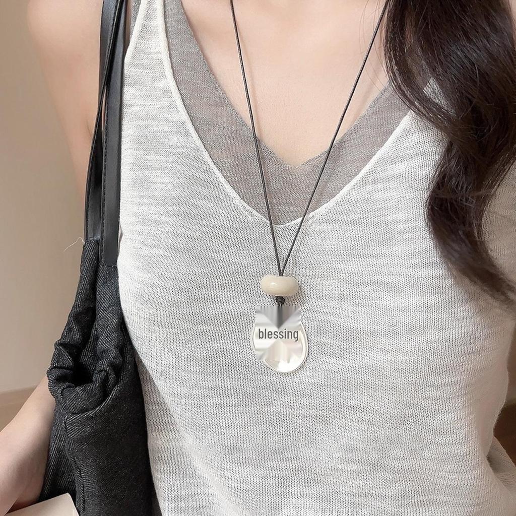 Regulowany Minimalistyczny Geometryczny Plisowany Skórzany Naszyjnik: Wszechstronny Łańcuszek na Obojczyk o Wysokiej Czułości