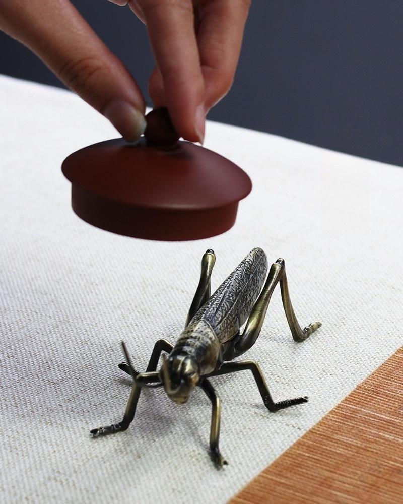 Creative New Animal Insect Decor Bronze Grasshopper Teapot Lid Holder Alloy Kung Fu Tea Pet Home Garden Decoration 3D Ornament