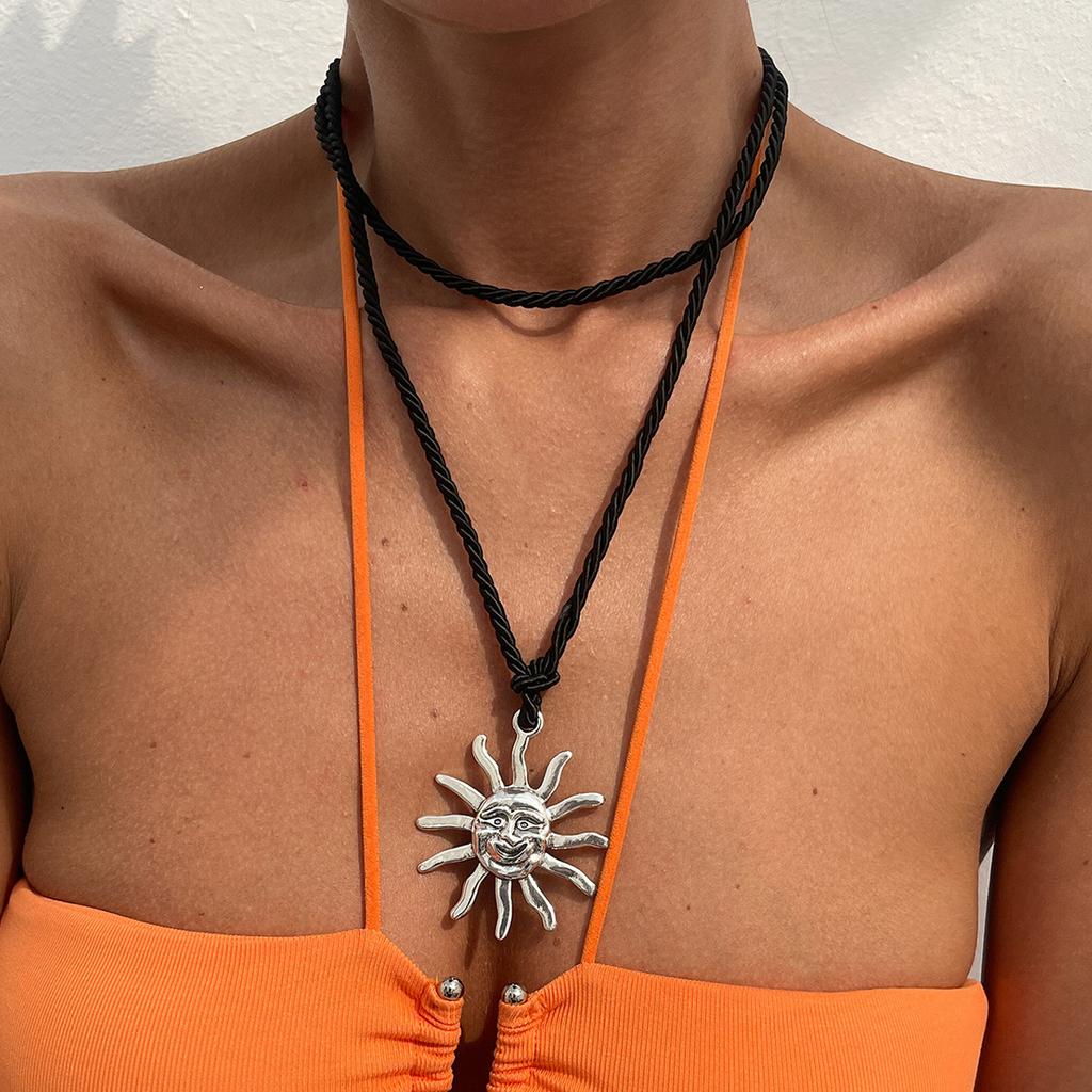 Vintage Multilayer Sunflower Pendant Necklace for Women Exquisite Imitation Pearl Beads Chain Choker Girls Aesthetic Y2K Jewelry