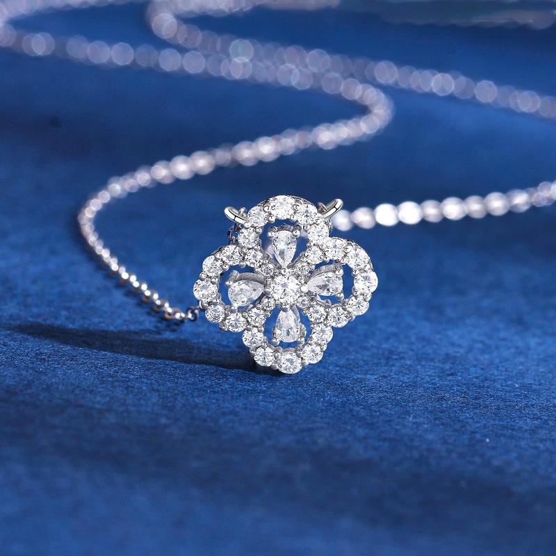 Women'S Necklace Women'S Lamp Luxury Clover Women'S Versatile Necklace Premium Jewelry Premium Durable Quality