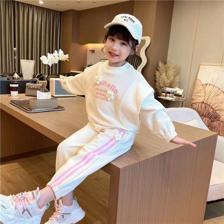 Girls' Cartoon Letter Two-Piece Set: Cute and Stylish Spring/Autumn Top & Pants for Kids