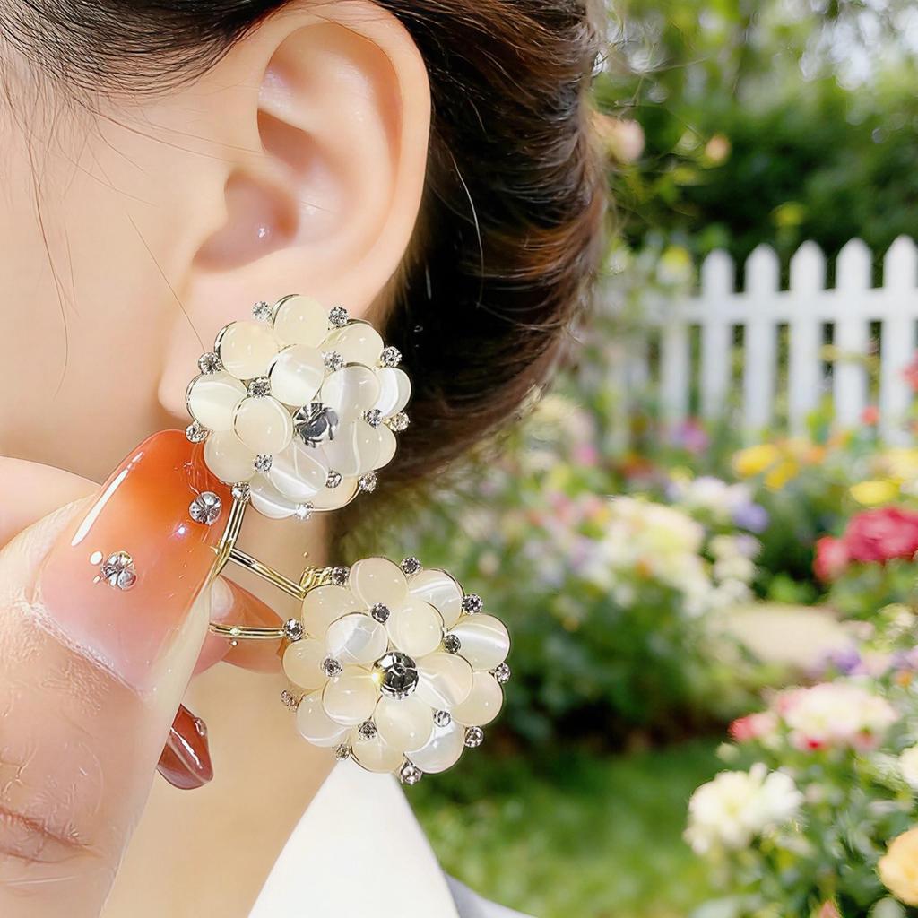 Elegant Leaf Pearl Tassel Earrings: Versatile & Fashionable Design for Gentle Commuting Style.