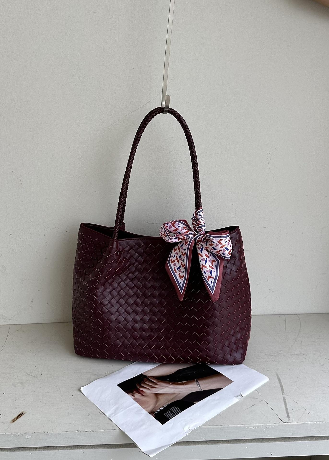 Spring/Summer new women s crossbody bags, large-capacity handbags, high-quality high-end woven letter bags