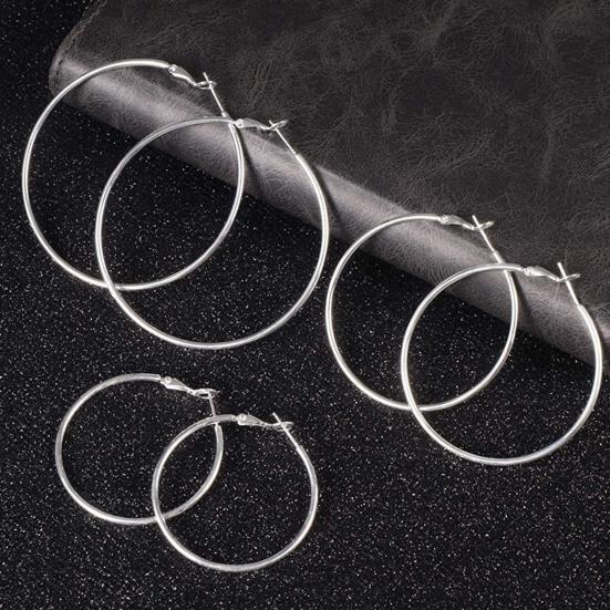 1 пара жіночих сережок-кілець різних полірованих розмірів, однотонні, з гальванічним покриттям