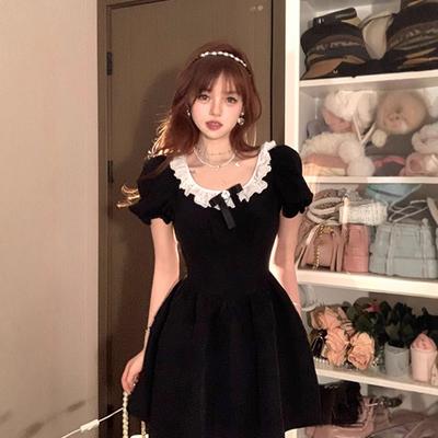 Französisches High-End Hepburn-Stil Tochter-Gefühl Kleines Schwarzes Kleid Damen Sommer Nische Quadratischer Ausschnitt Schleife Puffärmel Kleid