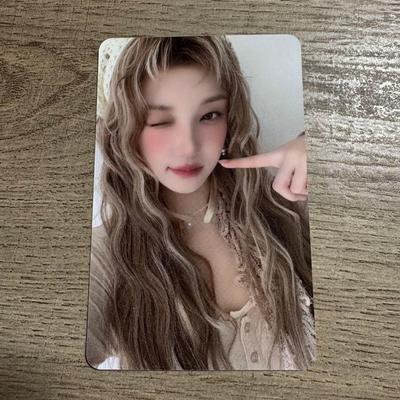 [USED] I-dle Ugi Seagreen 2026 Apple Music Bonus Trading Card