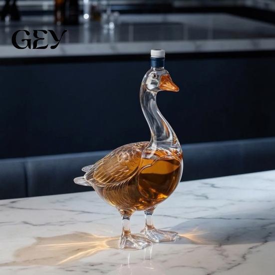 Collectible Spirit Bottle Goose Bird Shape Whiskey Decanter, 3D Glass Animal Liquor Light Refracting Decanter for Bar Display, Art Wine Dispenser Home