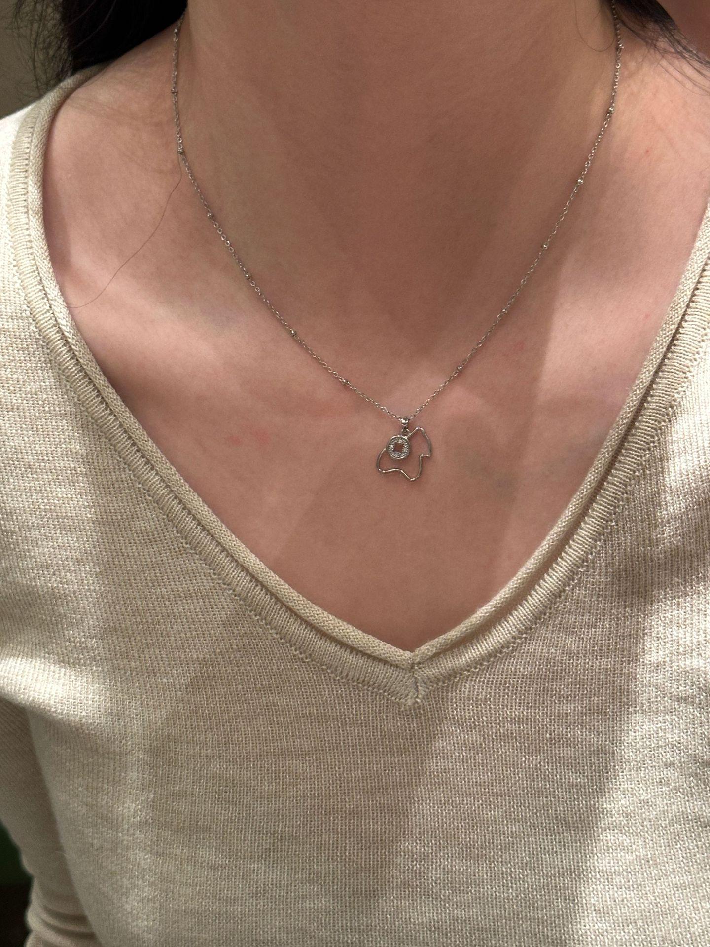 Sterling Silver Year of the Horse Zodiac Necklace with Diamond-Inlaid Pendant 925 Silver платиновый