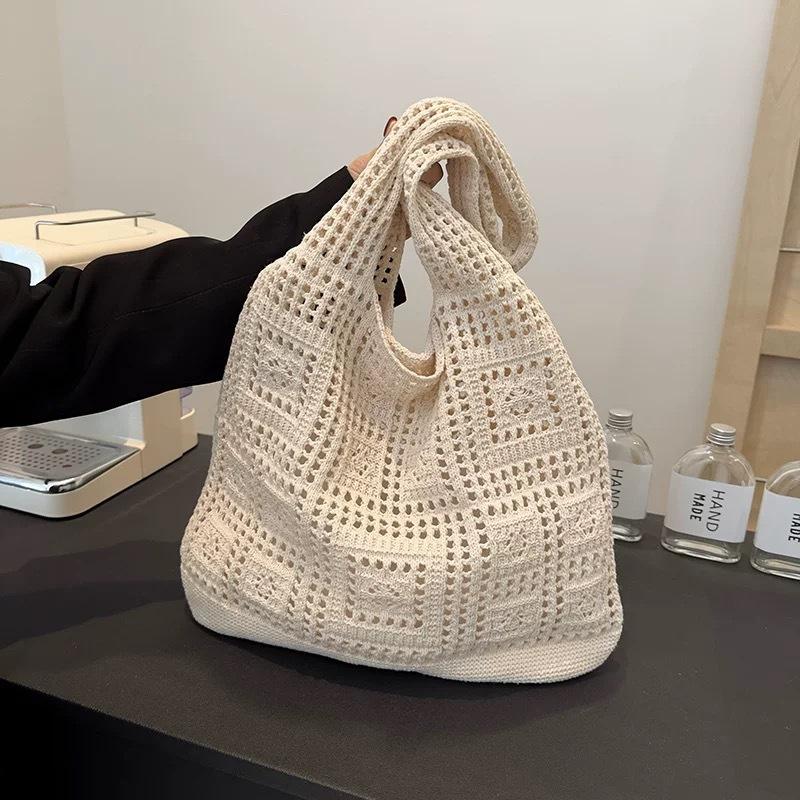 Summer super fire woven bag women's new literary and artistic style wool knitted vacation beach bag shoulder messenger bag