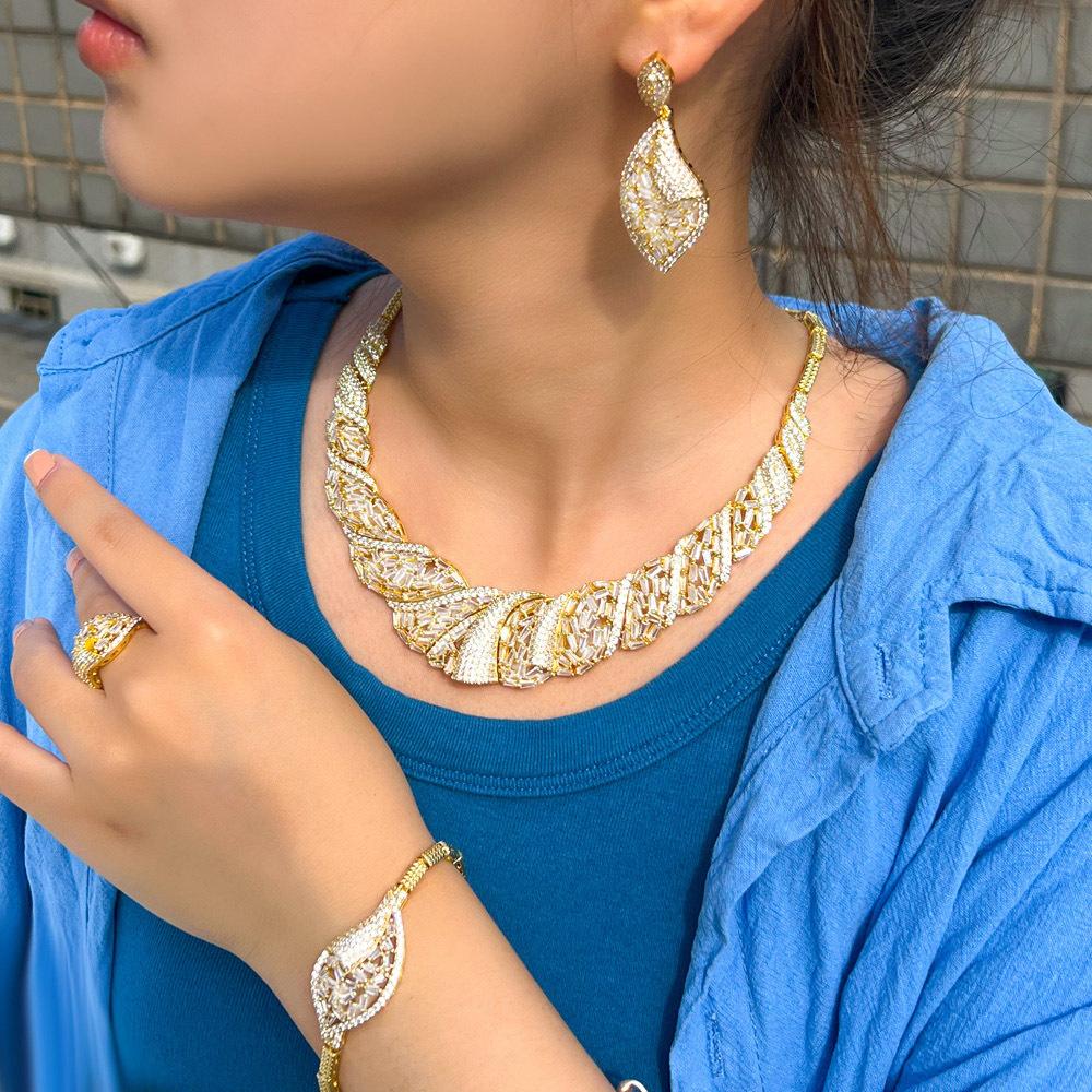 Full Diamond Zircon Bröllopsbankettset Kedja Personligt Halsband Örhängen Örhängen Fyrdelat Set