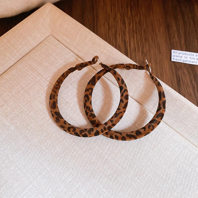 European and American retro autumn and winter geometric leather leopard print earrings light luxury stud earrings personality temperament earrings