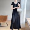 Elegante Vestito Estivo da Donna Dorato con Scollo a V in Raso e Maniche Corte