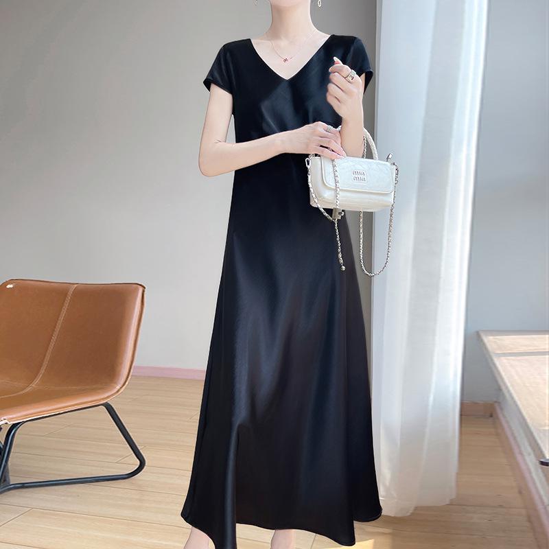Elegante Vestito Estivo da Donna Dorato con Scollo a V in Raso e Maniche Corte