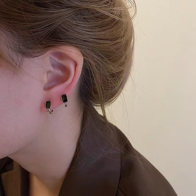 Color Enamel Earrings, High-end Niche Design, Retro Exquisite Temperament, Versatile and Simple Earrings, Stud Earrings, Women's Earrings.