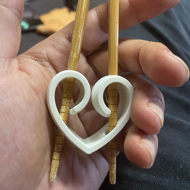 1pcs Heart-Shaped Chopsticks Assistance Tool Easy Food Picking For Beginners, Suitable For Noodles, Sushi, And More, Reusable