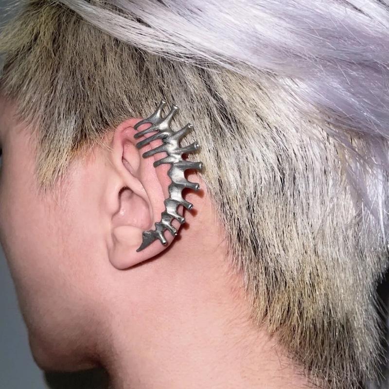 Vintage Punk Silver Color Thorn Spine Bone Ear Clip Earrings for Women Men Hiphop Metal Hanging Earrings Halloween Jewelry Gift