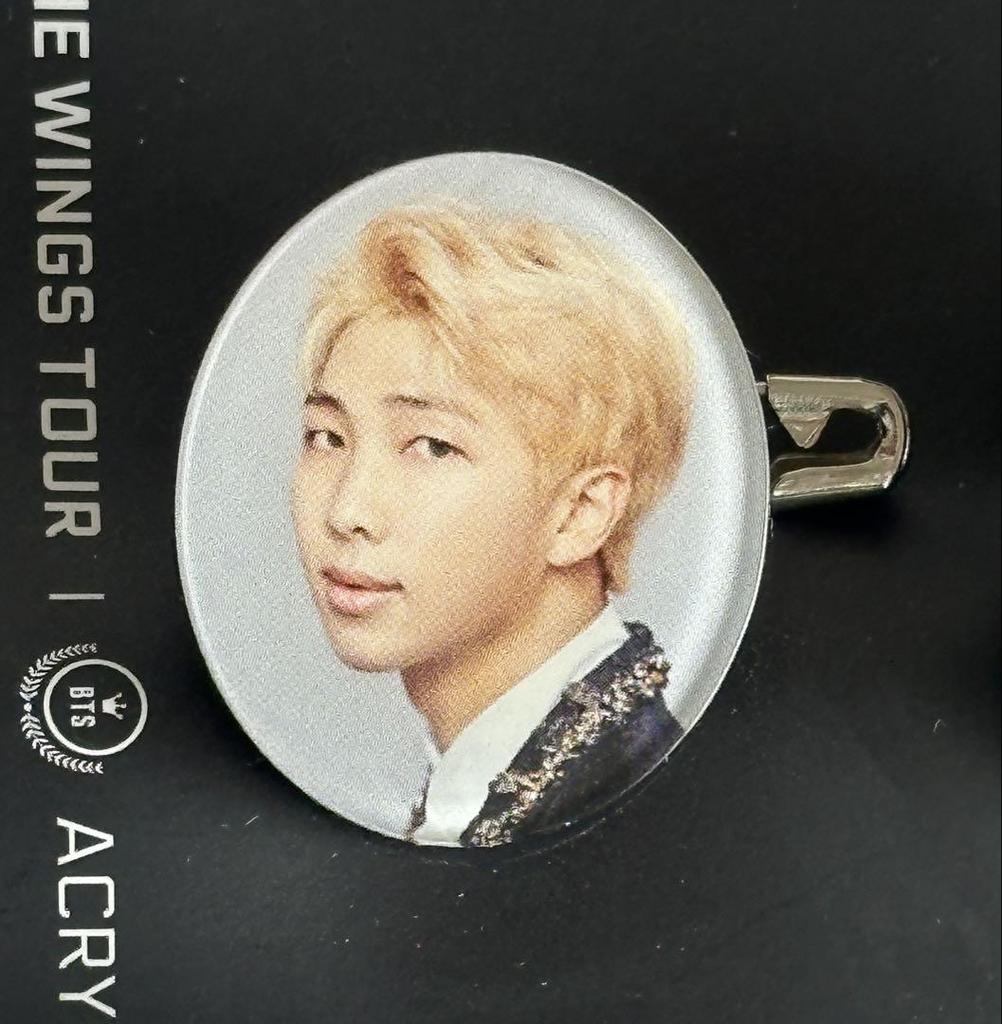 [USED] BTS Wings Tour Final Official Acrylic Badge (All Members)