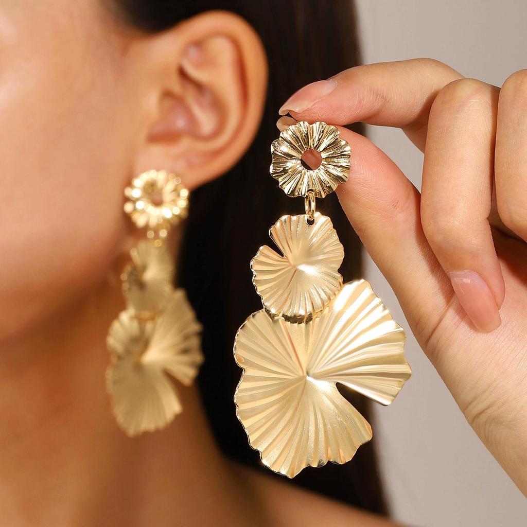 Retro Geometric Pleated Choker & Earring Set with Metal Flower Necklace