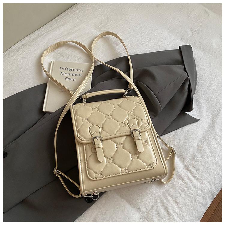 Рюкзак из масляного воска женская новая модная нишевая сумочка студенческая школьная сумка в лунном стиле женская сумка белый 3090₽