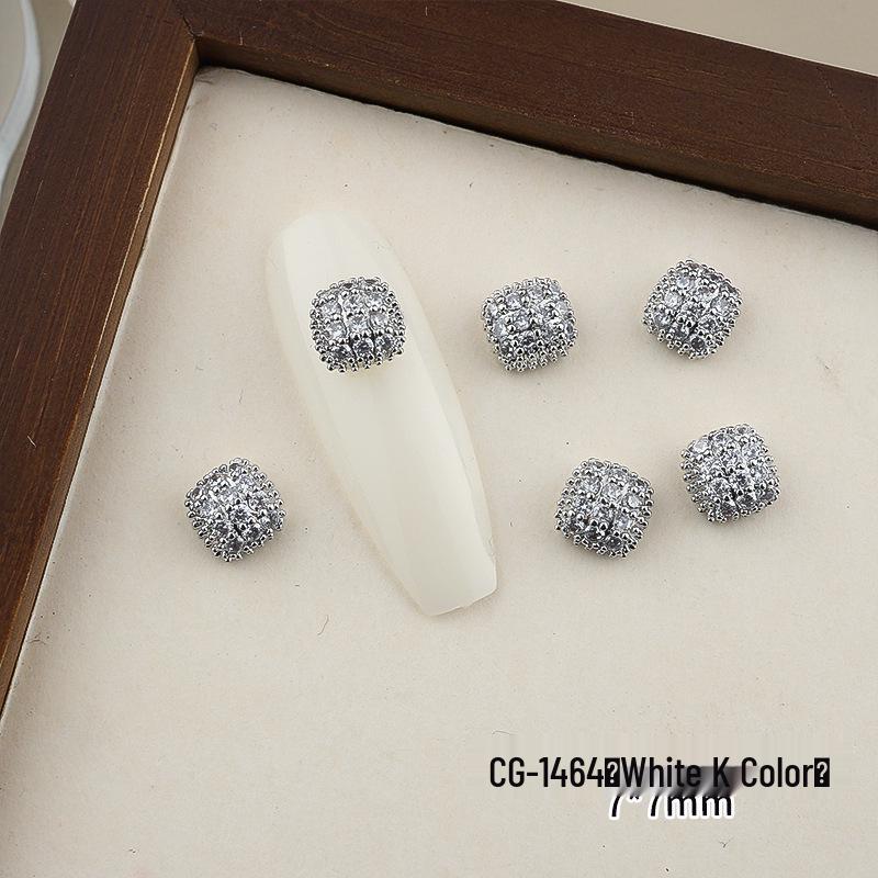 Luxurious Zircon Four-Leaf Clover Nail Art: White K Gold Heart Accessories