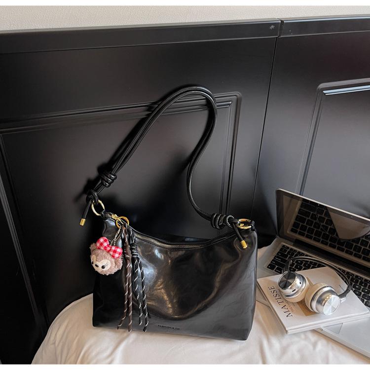 French niche tote bag oil wax leather versatile large bag women s 2025 new retro design single shoulder messenger bag