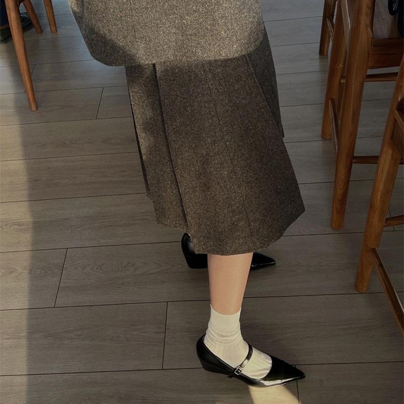 Leder Französisches Nischendesign Ein-Wort-Schnalle Spitz Keilabsatz Dicker Absatz Mary Jane Einzelne Schuhe Damen Frühling und Sommer High Heels