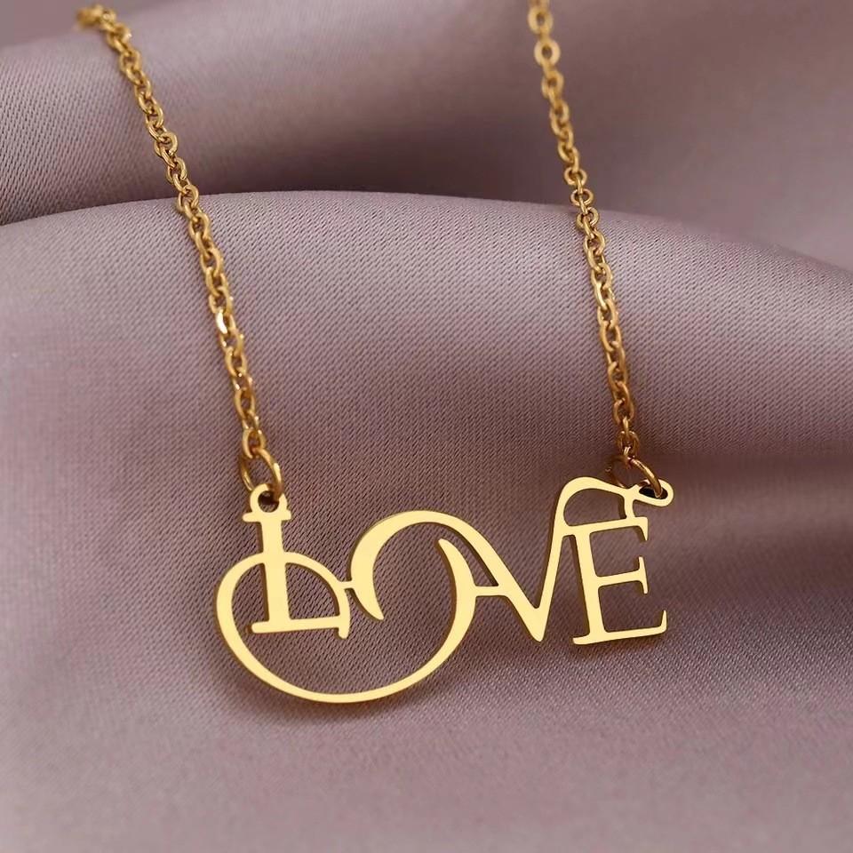 

Fashion-forward Stainless Steel Love Pendant Necklace In Gold And Silver For Stylish Gifting золотий